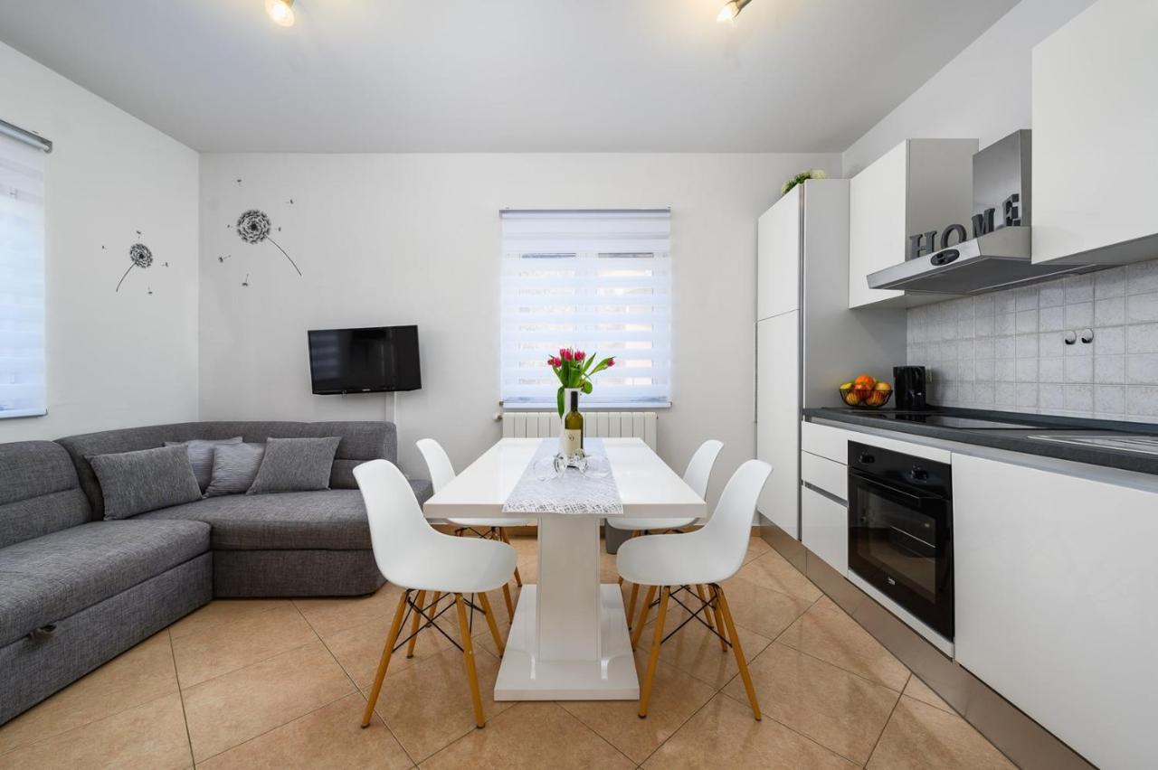 Bozica House With Apartments Murine Екстериор снимка